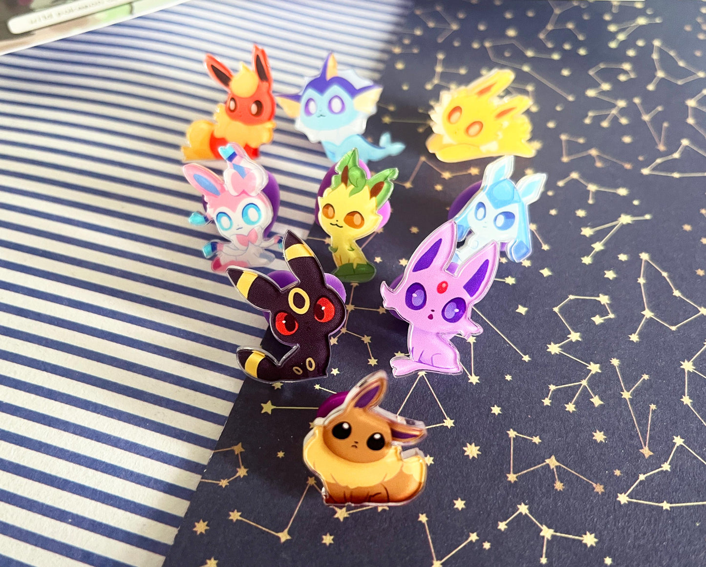 Acrylic mini pins Pokemon / water types, ghost type, normal type and eeveelution / around 1 to 2 cm / 4 pieces