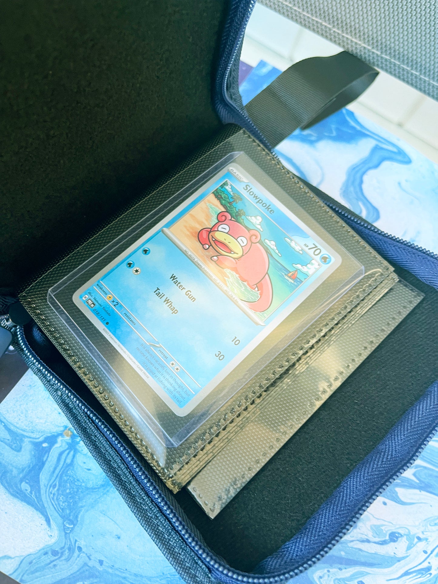 Collectable card binder Glorp alien cat / 1 pocked Toploader