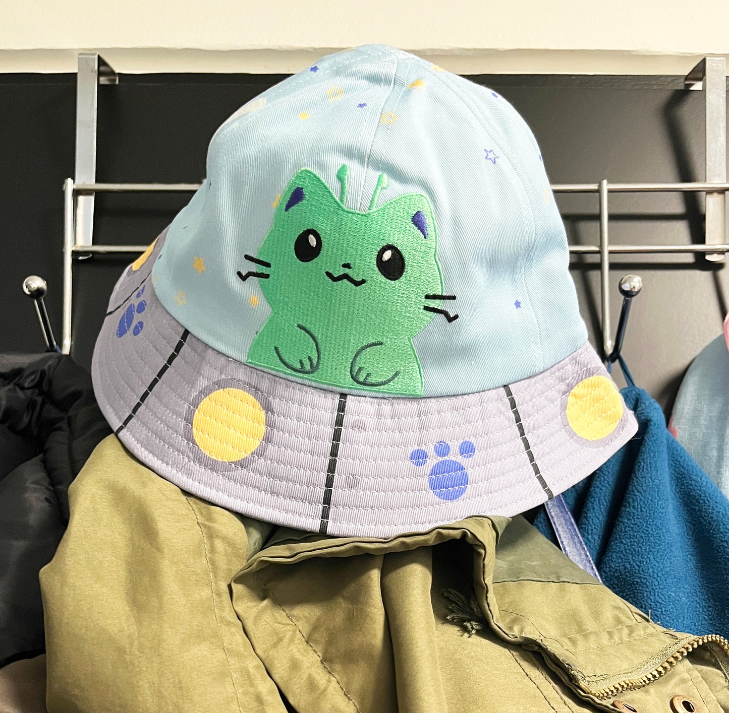 Spaceship Alien glorp cat bucket hat