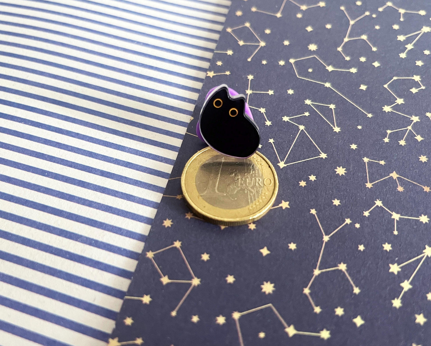 Acrylic black cat void cat mini Pins /  / around 1 to 2 cm / 4 pieces